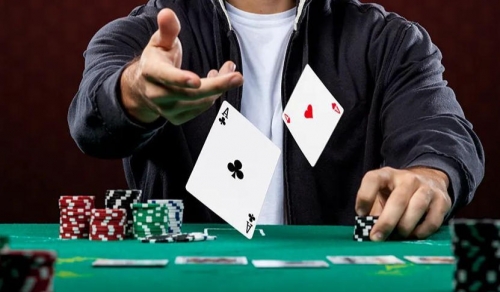 深入解析德州撲克的完整玩法、規則結構與策略思維入門全指南說明