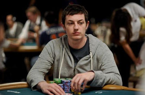 如何在德州撲克桌上掌握勝率：完整策略指南