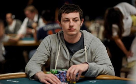 如何在德州撲克桌上掌握勝率：完整策略指南